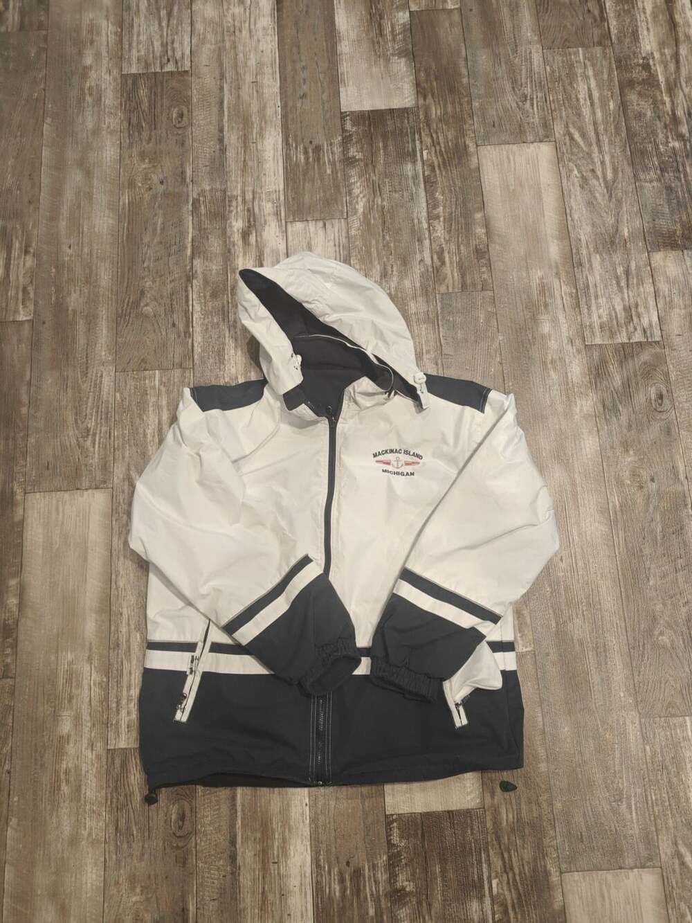 Mackinac Island Michigan Souvenir Hooded Windbreaker Jacket White Navy Size XL